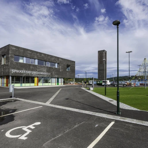 Trilux Cuvia Armatuur straatverlichting AB2L 740 Wandconsole LED 2400lm 4000K 19W 417x309mm IP66 IK09 antraciet 6597840