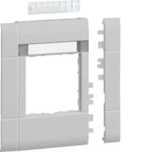 Plastron pour goulotte d'installation Hager