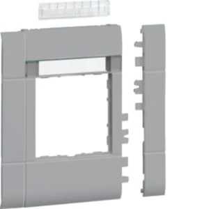 Device cover plate for wall duct Hager