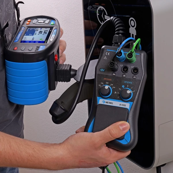Meet- en testinstrument oplaadvoorziening elektrisch voertuig Metrel Meetadapters