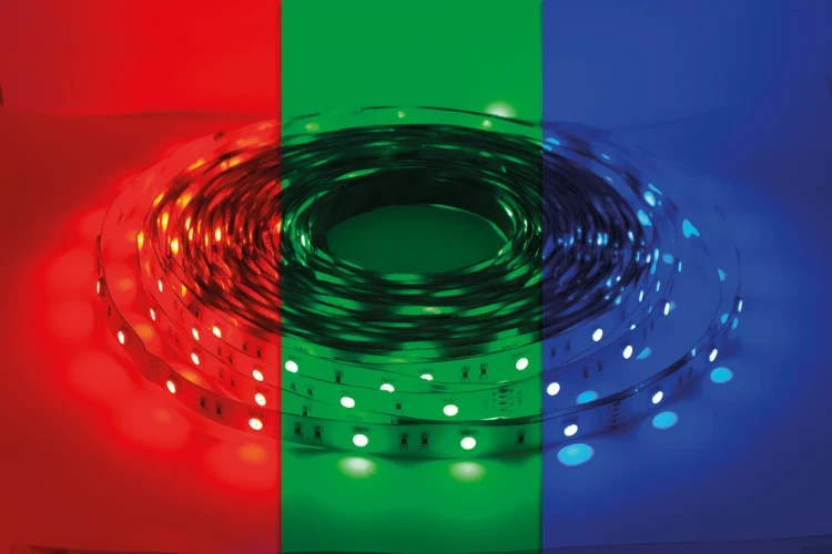 Integral Lighting Integral LED Strip IP20 20M RGB 24V 4.8W/M 30LED/M 12mm Width 115 Beam Bag Pack