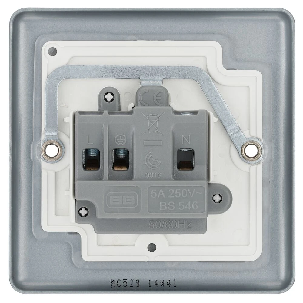 BG Metal Clad 5A Single Round Pin Unswitched Socket