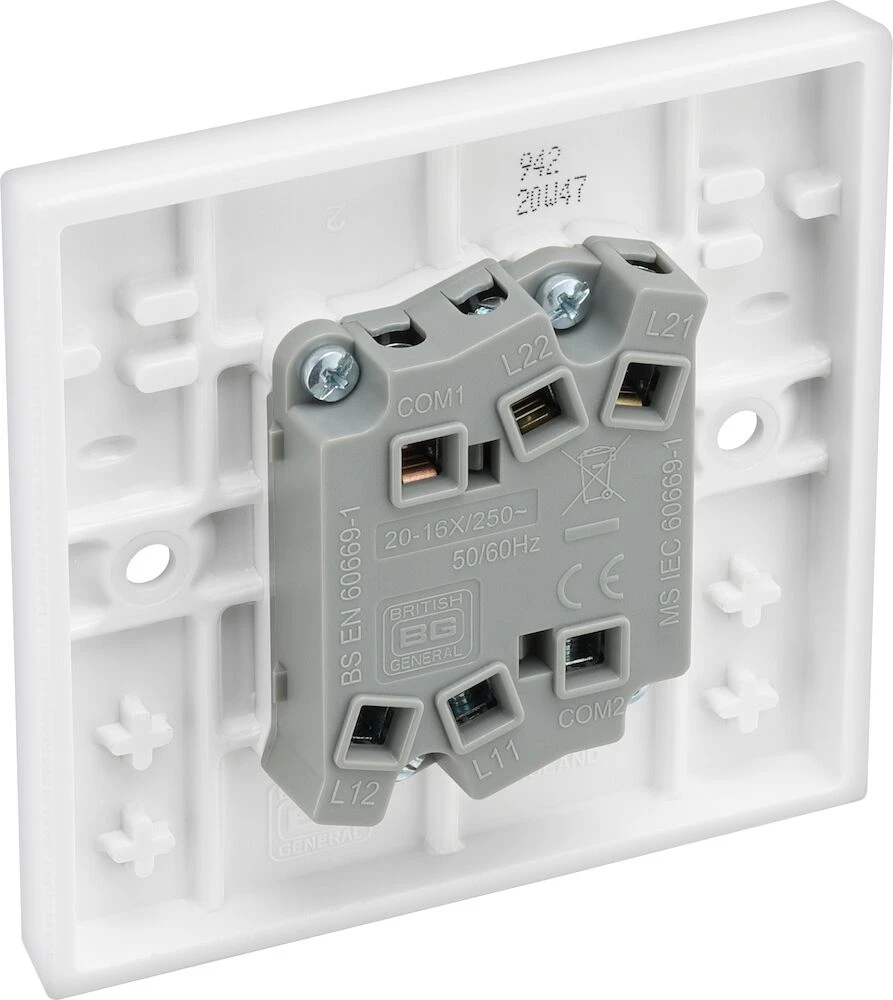 BG White Moulded Square Edge 20A 16AX Double Switch 2 Way