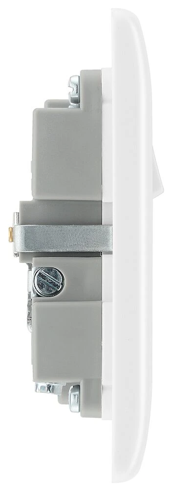 BG Nexus Series White Moulded 13A Single Switched Socket with 2 x USB A (2.1A)