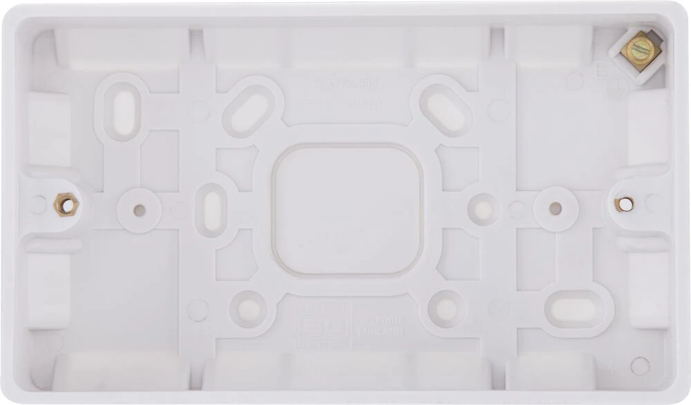 BG Nexus Series White Moulded Double Surface Box 32mm