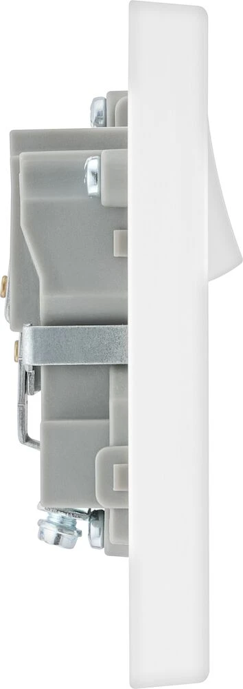 BG White Moulded Square Edge 13A Single Switched Socket
