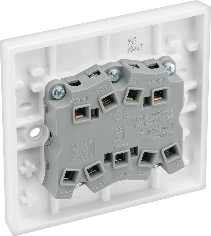 BG White Moulded Square Edge 20A 16AX Triple Switch 2 Way