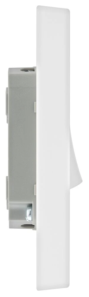 BG White Moulded Square Edge 20A 16AX Quadruple Switch 2 Way