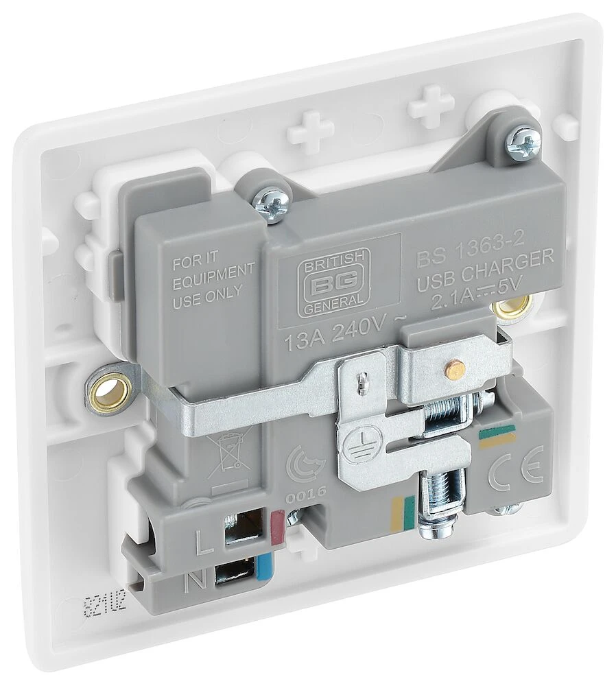 BG Nexus Series White Moulded 13A Single Switched Socket with 2 x USB A (2.1A)