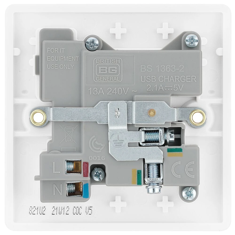 BG Nexus Series White Moulded 13A Single Switched Socket with 2 x USB A (2.1A)