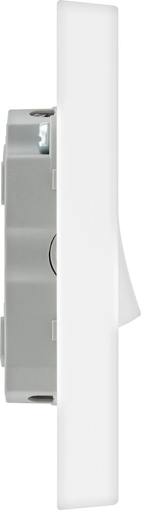BG White Moulded Square Edge 20A 16AX Triple Switch 2 Way
