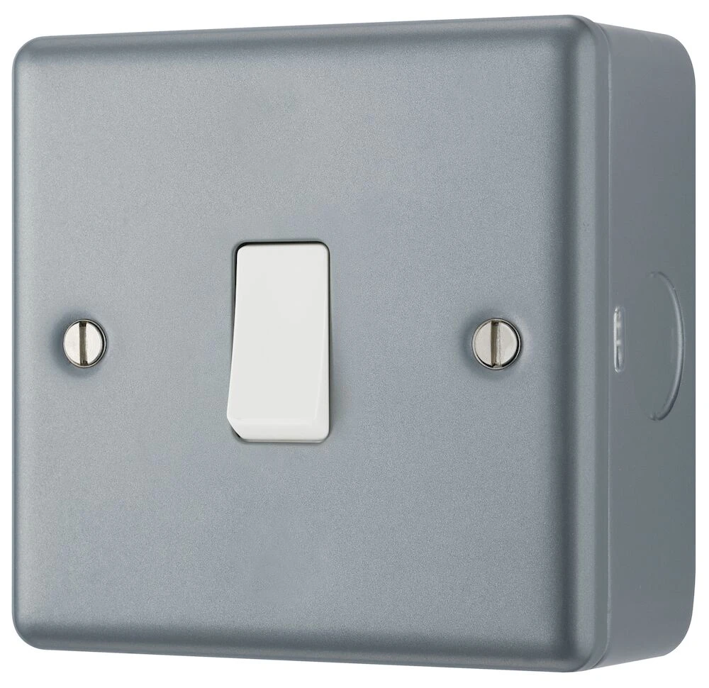 BG Metal Clad 20A 16AX Intermediate Switch