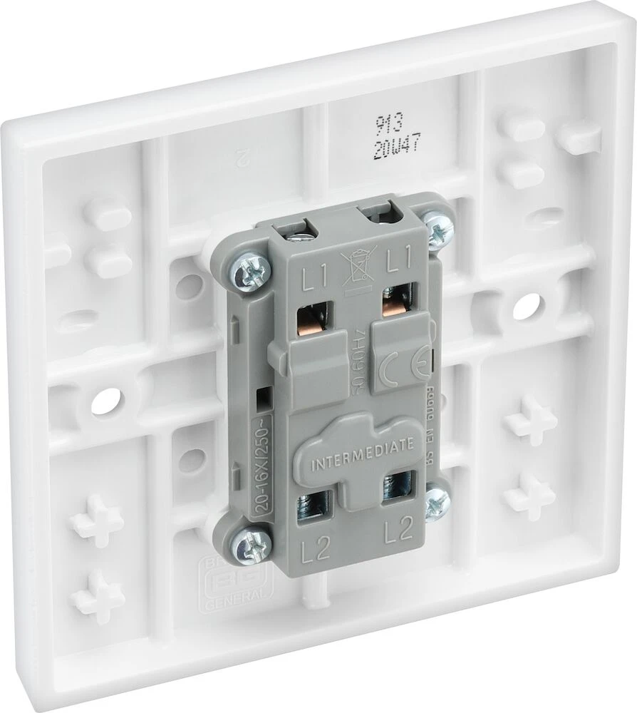 BG White Moulded Square Edge 20A 16AX Intermediate Switch