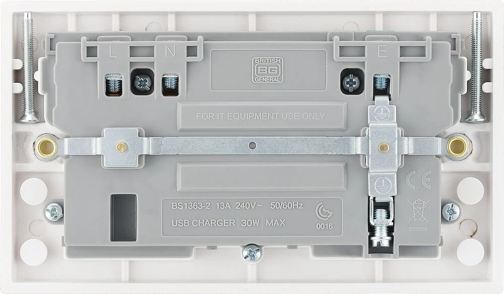 BG White Moulded Square Edge 13A Double Switched Socket with USB A + C 30W