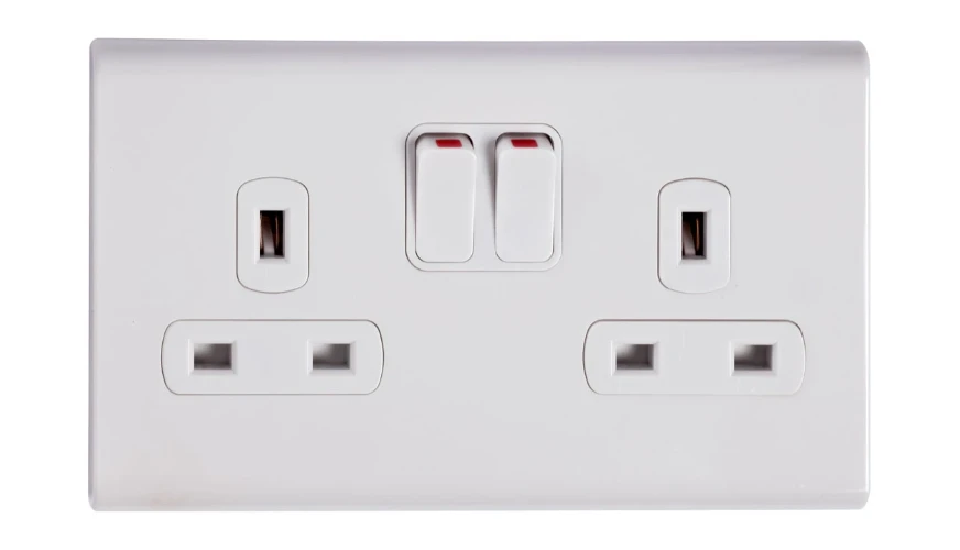 Deta Slimline Screwless 2 Gang 13A Switched Socket DP White
