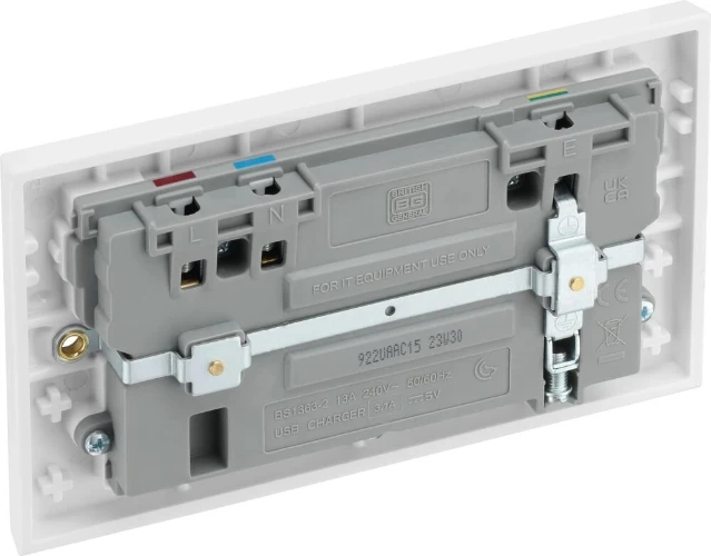 BG Nexus 800 Series, 13A Double Switched Socket with 2 x USB A + 1 USB C (15W)