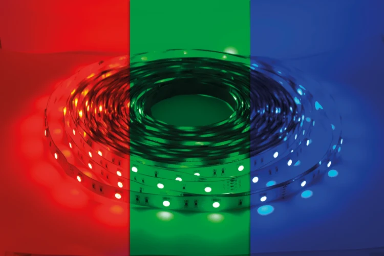 Integral Lighting Integral LED Strip IP20 20M RGB 24V 4.8W/M 30LED/M 12mm Width 115 Beam Bag Pack