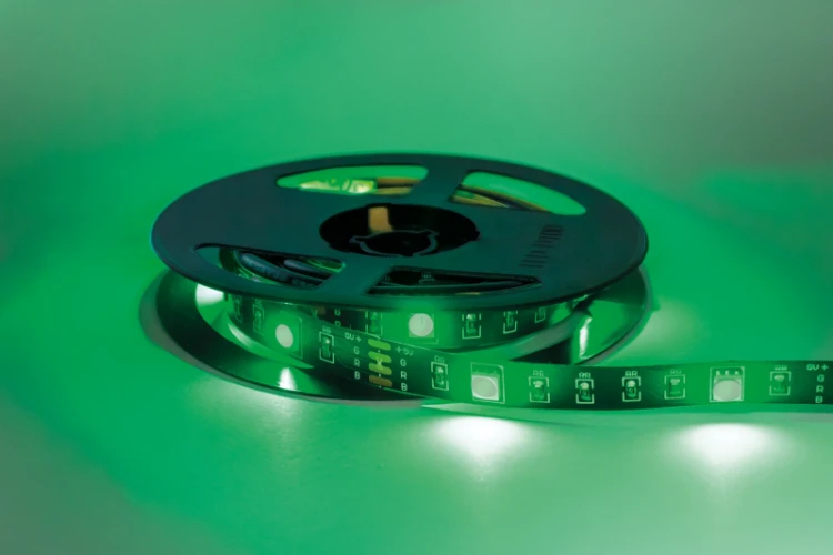 Integral Lighting Integral LED RGB Plug And Play LED Tv Strip Kits IP20 2M 1.5W/M 24LED/M 10mm Width 120 Beam Box Pack With IR Controller &amp; Ble App Control Usb