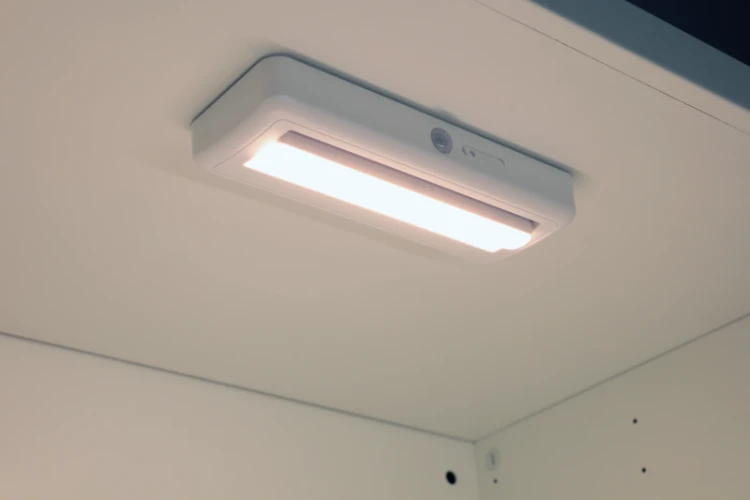 Integral LED Sensorlux Cabinet Wardrobe Light 180mm 110lm 3000K Directional With PIR Sensor Rechargeable Battery