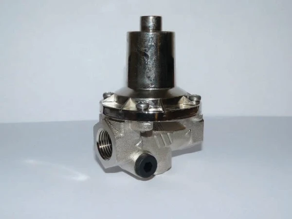 REDUCTEUR PRESSION VAILLANT preregle a 4 bar pour chaudiere murale