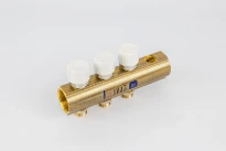 BEGETUBE Collecteur de retour dia. 5/4", avec 3 vannes d'interception avec manoeuvre manuelle, raccords M24 prémontées et 2 embouts 1/2"F supplémentaires.