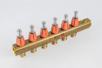 BEGETUBE Collecteur de refoulement 1", 6 sorties avec débitmètres, raccords M24 prémontés et 2 embouts 1/2" supplémentaires.