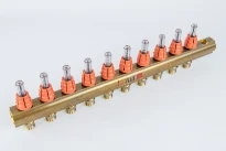 BEGETUBE Collecteur de refoulement 1", 10 sorties avec débitmètres, raccords M24 prémontés et 2 embouts 1/2" supplémentaires.