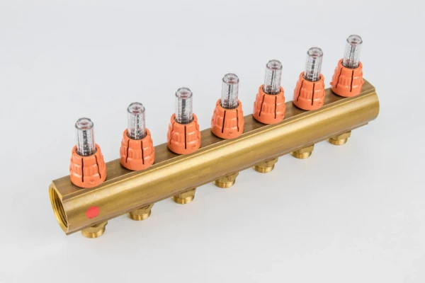 BEGETUBE Collecteur de refoulement 5/4", 7 sorties avec débitmètres, raccords M24 prémontés.