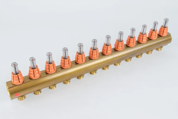 BEGETUBE Collecteur de refoulement 5/4", 12 sorties avec débitmètres, raccords M24 prémontés.