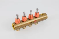 BEGETUBE Collecteur de refoulement 5/4", 4 sorties avec débitmètres, raccords M24 prémontés et 2 embouts 1/2" supplémentaires.