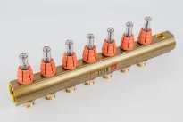 BEGETUBE Collecteur de refoulement 5/4", 7 sorties avec débitmètres, raccords M24 prémontés et 2 embouts 1/2" supplémentaires.