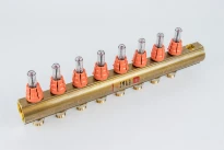 BEGETUBE Collecteur de refoulement 5/4", 8 sorties avec débitmètres, raccords M24 prémontés et 2 embouts 1/2" supplémentaires.