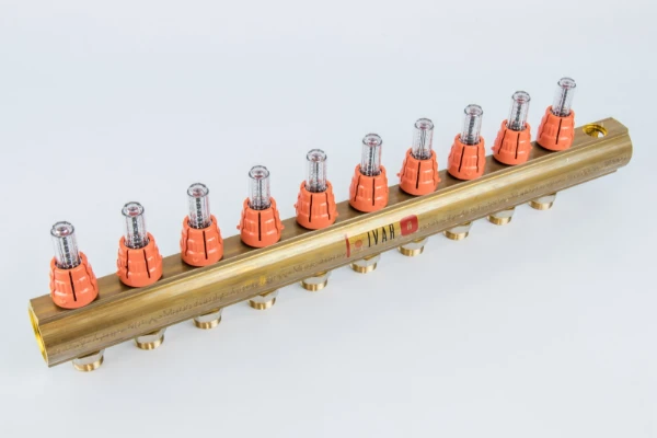 BEGETUBE Collecteur de refoulement 5/4", 10 sorties avec débitmètres, raccords M24 prémontés et 2 embouts 1/2" supplémentaires.