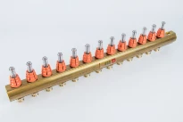 BEGETUBE Collecteur de refoulement 5/4", 13 sorties avec débitmètres, raccords M24 prémontés et 2 embouts 1/2" supplémentaires.