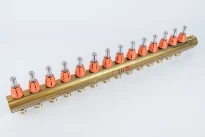 BEGETUBE Collecteur de refoulement 5/4", 14 sorties avec débitmètres, raccords M24 prémontés et 2 embouts 1/2" supplémentaires.
