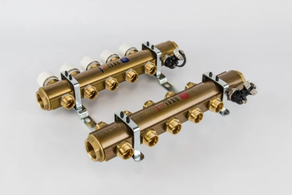 COLLECTEUR CHAUFFAGE DE SOL BEGETUBE 5/4 MM laiton 5 circuits avec robinets de reglage et thermostatique