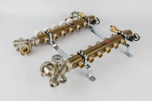 Begetube messing comfort collectorset vloerverwarming met ingebouwde regel- en afsluitkranen 4/4 - 2 x M24 - met automatische ontluchter