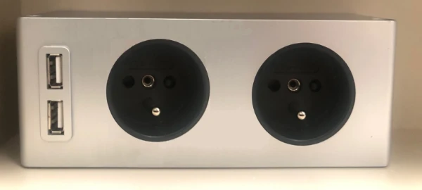 Vika Combibox avec 2 stopkontacten + 2 USB poorten