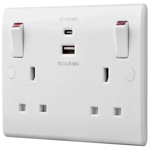 Socket Moulded 2 Gang Switched 13A 4.2A White A+C USB Charging