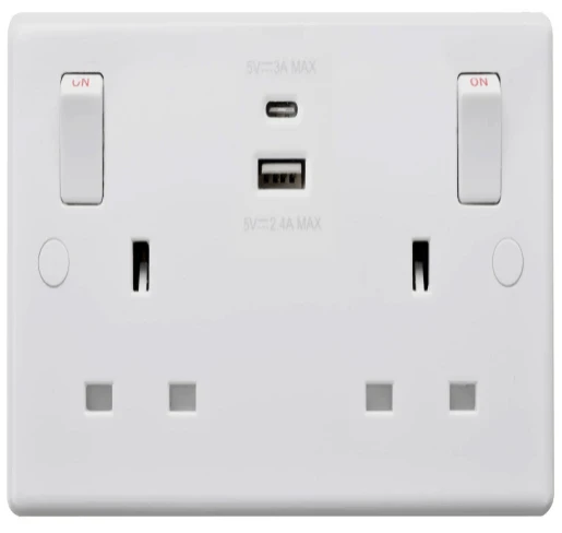 Socket Moulded 2 Gang Switched 13A 4.2A White A+C USB Charging