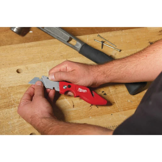 Milwaukee® FASTBACK™ Flip Ultility Knife with Storage