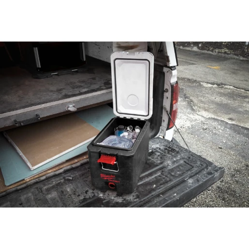 Milwaukee® PACKOUT™ Hard Cooler