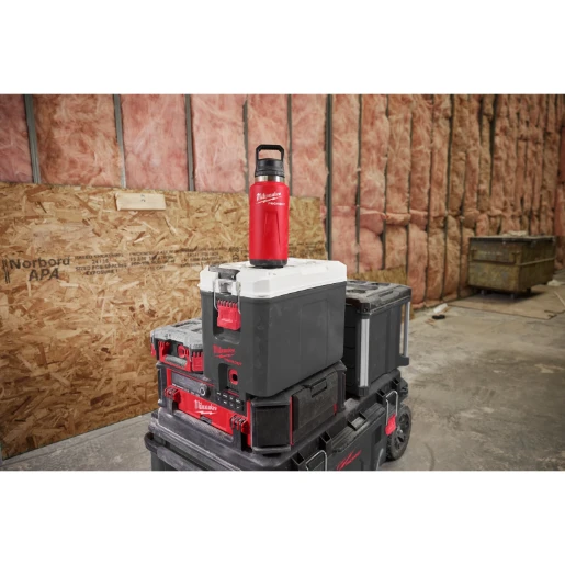 Milwaukee® PACKOUT™ Bottle 1065 ml Chug Lid Red