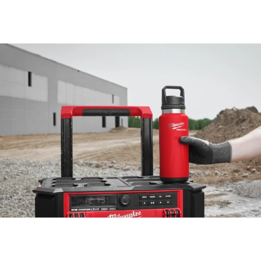Milwaukee® PACKOUT™ Bottle 1065 ml Chug Lid Red