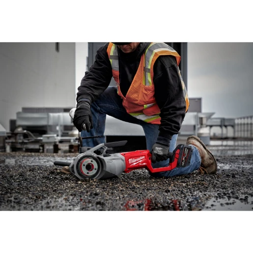 Milwaukee® M18™ FUEL™ Pipe Threader 2
