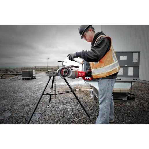 Milwaukee® M18™ FUEL™ Pipe Threader 2