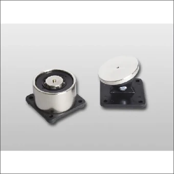 1335-CSA COOPER SAF DEURMAGN WANDM 50KG 24VDC ZW