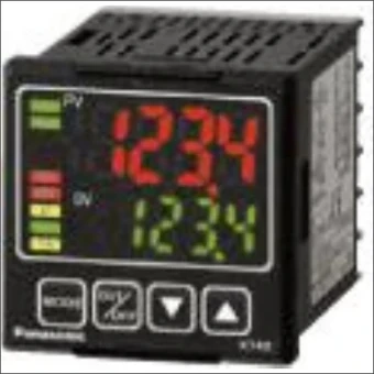 AKT4R111200 PANASONIC TEMP.REG KT4R 48X48X58.8 ZW