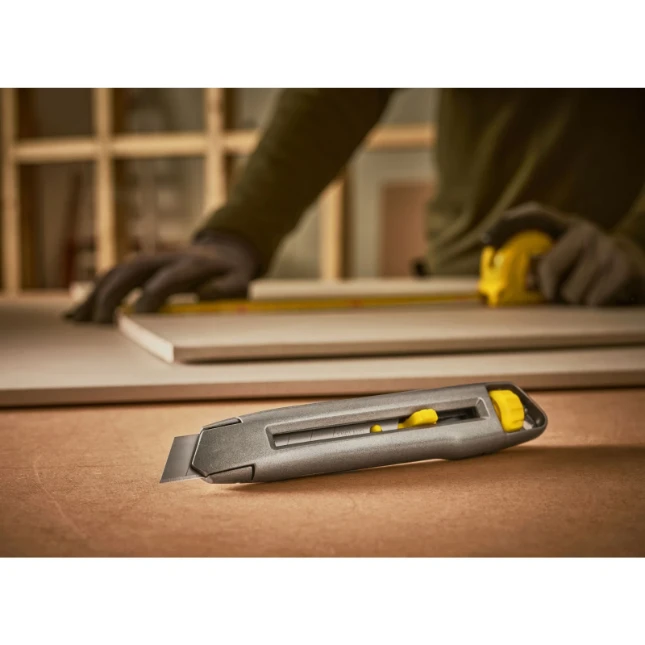 Stanley Afbreekmes Interlock 18 mm