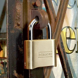 MasterLock Hangslot met cijferslot en reset sleutel - beugellengte 22mm